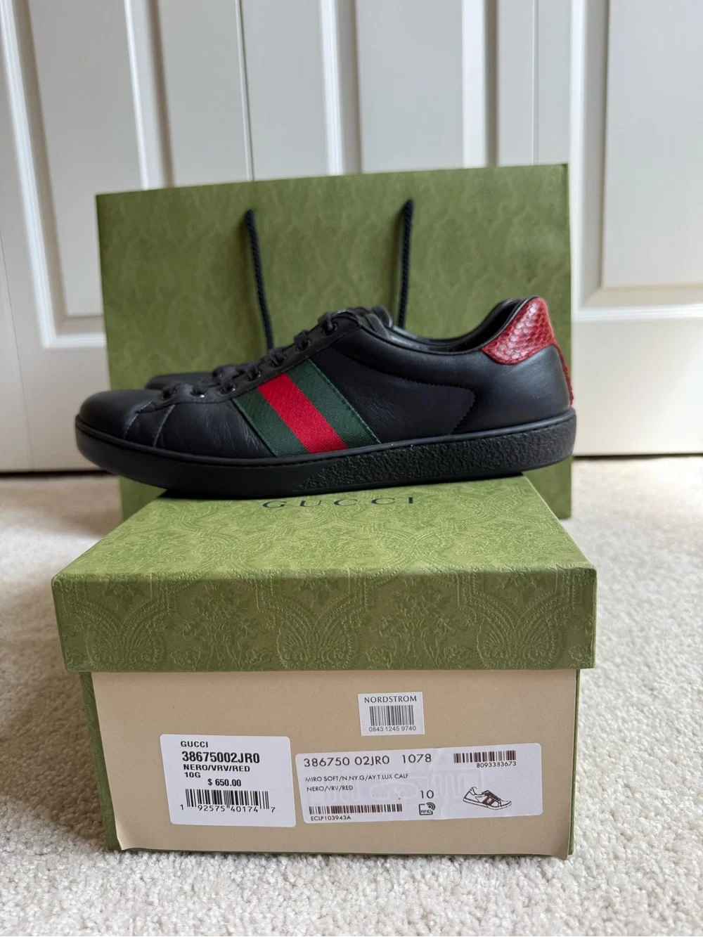 Gucci Black Leather Low-Top Sneakers with Red & Green Web